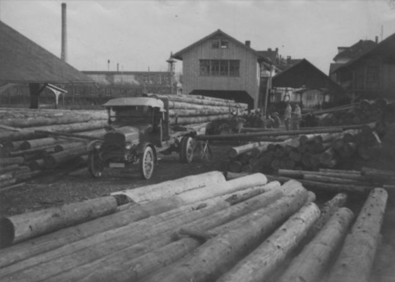 Tronçonneuses et travail au bois ....en photos d'époque - Page 2 43610