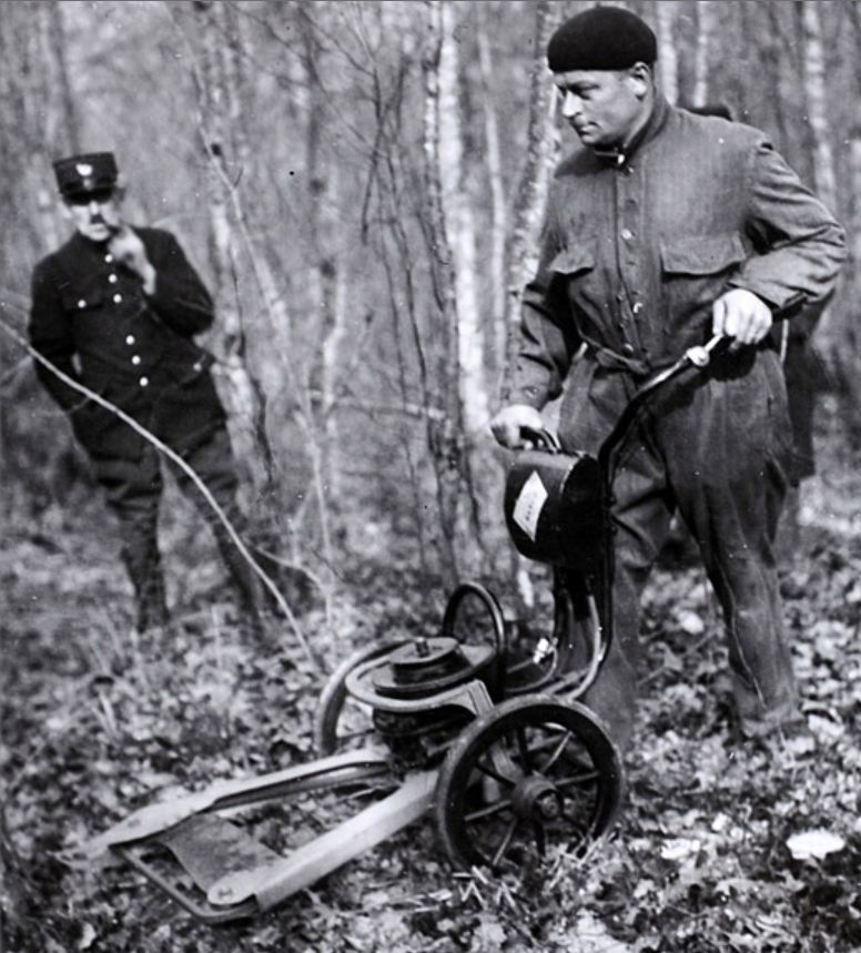 Les Tronçonneuses et le travail au bois en photos d'époque... - Page 2 Scie_s12