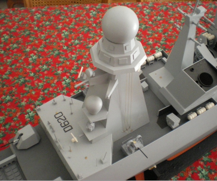 FREMM Aquitaine au 1/100 ème par chienjaune - Page 2 Radome10