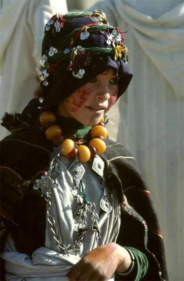 tamazighte est encore plus belle en costume Amazigh Costum16
