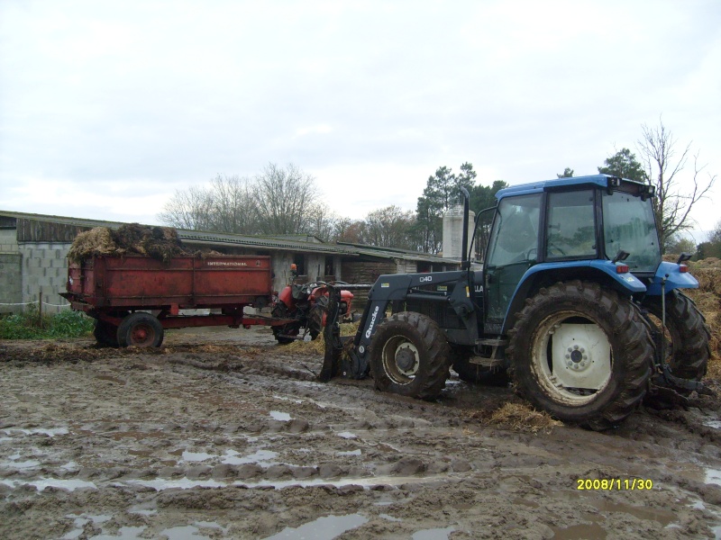 mon zetor 330 avec ma remorque a benne pleine de fumier Elevat21