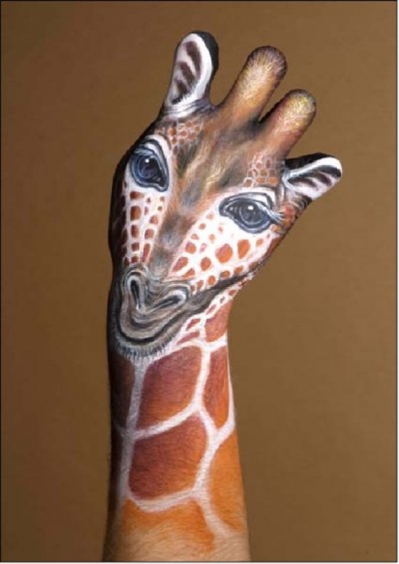 Tout un zoo sur la main Girafe10