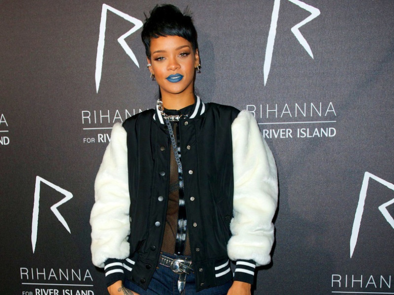 Rihanna  - Page 22 Rihann10