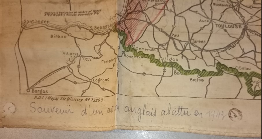 Carte en soie provenant d'un avion tombé en Normandie en 1943 2a11