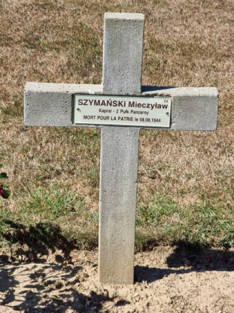 Un soldat polonais tombé au combat le 8 août 1944 identifié Szyman13