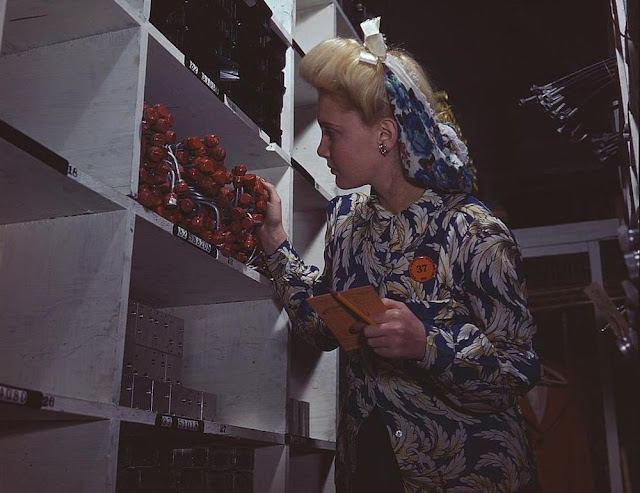 Photos couleur femmes dans l'effort de guerre Wwii-f75