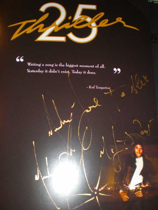 03/12/2008 : Dediche di MJ alla BRAVO !! Thrill10