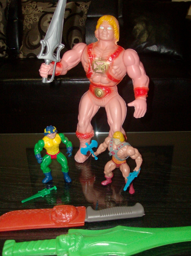 masters - Masters Of The Universe He Man Jumbo Made in Messico + 2 Bootleg e 2 armi Masters Hpim3813