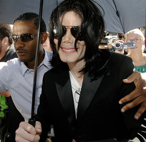 Nouvelles photos: Michael Jackson fait du shopping 1610
