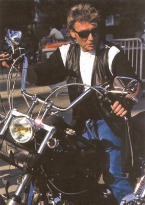 Johnny et les motos - Page 2 16524311