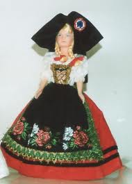  La plus belle poupée folklorique (du 24 février au 24 mars 2013) Alsaci10
