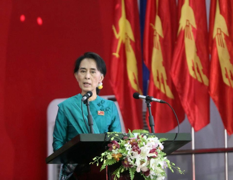 Daw Aung San Suu Kyi - Page 4 20855610