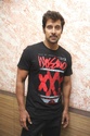 Vikram Spotted In Mumbai After 'David' Gk3yem10