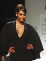 Bipasha Basu showstopper for Shantanu and Nikhil show at LFW Summer Resort 2013 Ok1kpy10