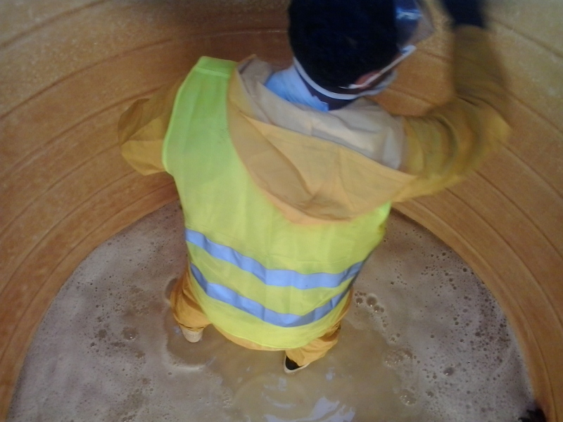 تنظيف وغسيل وتطهير وتعقيم خزانات الانتاج والاستعمال الادمى لشركة شيبسى للصناعات الغذائية-بيبسيكو-مصنع طناش 2013-024