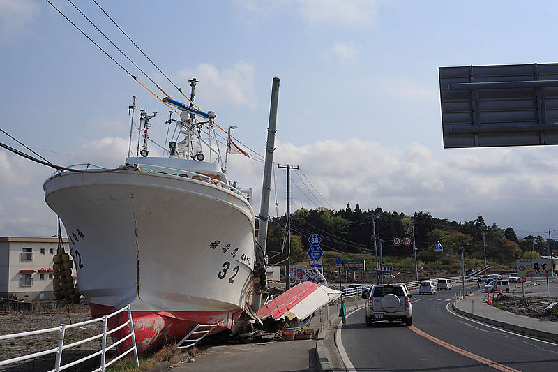 [JAPON] Navire de pêche KYOTOKUMARU Tsunam16