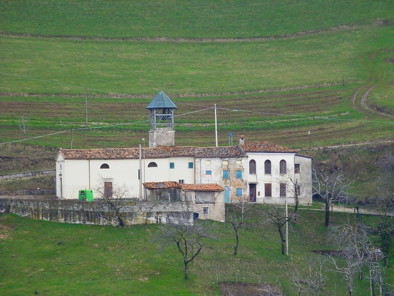 ESCURSIONE DI PASQUETTA DEL 01/04/2013 da Campiano (Cazzano di T.) a Castelvero per il M.Bellocca e la pala eolica del M.Pecora P4010013