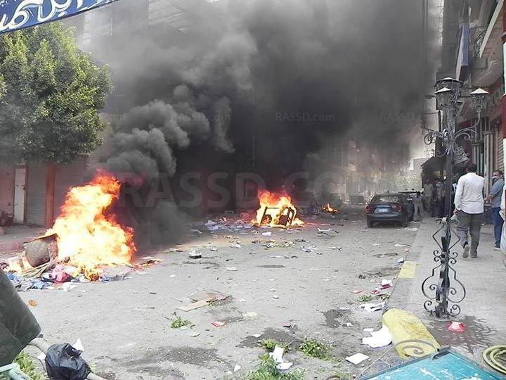 مصر تحترق: مراكز الشرطة والكنائس في مرمى النيران، الاخوان يسيطرون على ميادين جديدة للاعتصام  ومقتل 5 من الشرطة 94570917