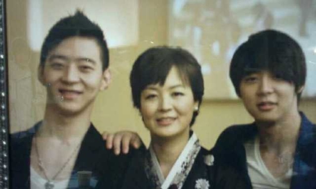 [Foto] Familia de Yoochun 111111