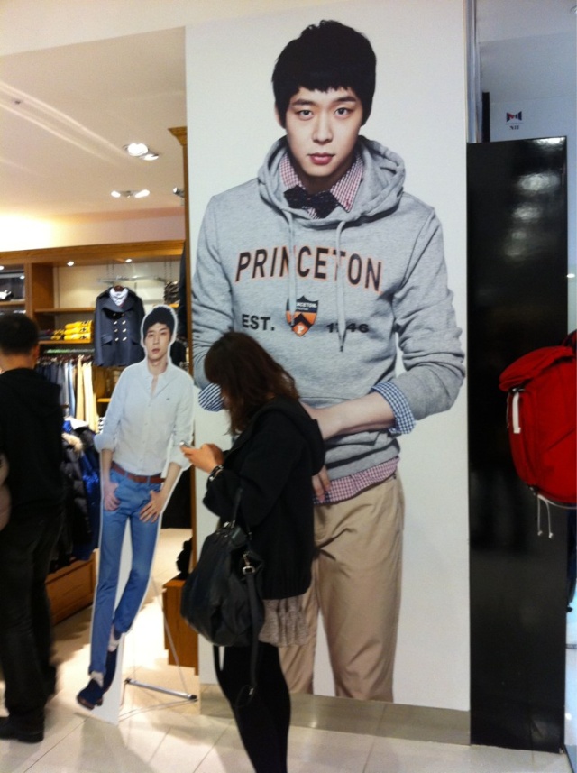 [Foto] impresiones JYJ en tienda NII   361