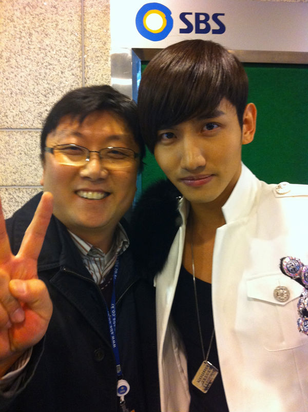 [Imagen] Changmin backstage en Inkigayo  8e92cd10