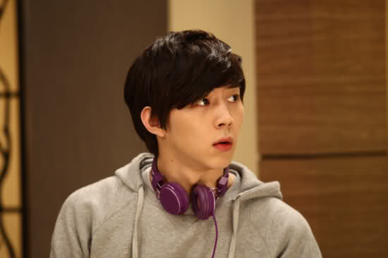Yoohwan debuta como actor y recibe la calificación de aprobado  A4r6yv10