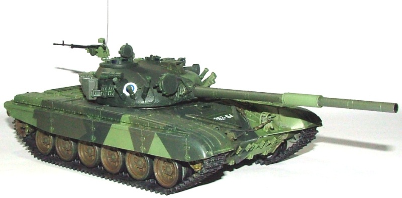 T-72A Finlandais [ ZVEZDA ] + Canon alu + Décalcomanies [ TRUMPETER ]. Dscf0026