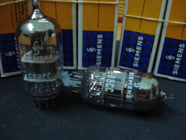 Siemen valve tubes ECC88 6922 nos Dsc03611