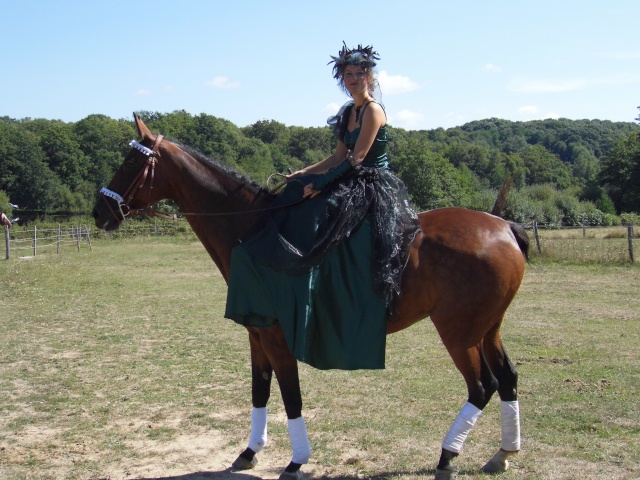 Concours Du plus beau costume Limousin Festiv'Amazone-lot 2 P1000510