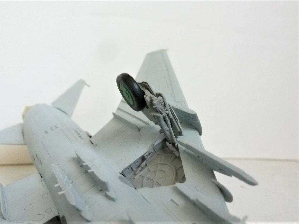 [ Modelsvit] Su-22 M3 J + [ Vespa Model Kit]  South Yemen [FINI] P1260436