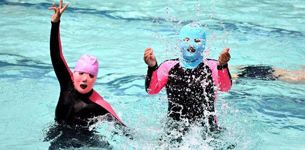 Aprés le burkini En Chine, le facekini a le vent en poupe face à la flambée des températures Afp_co10