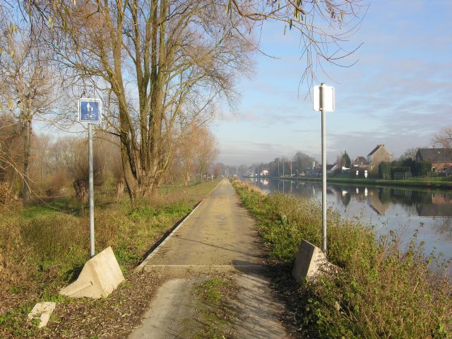 Canal Bruxelles-Charleroi  partie Flamande Halle(Lembeek) - Sint-Pieters-Leeuw - EV5 - Eurovelo 5 - F20 Fronti10