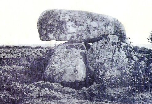 Attention ce dolmen a une histoire pas comme les autres  Captur42