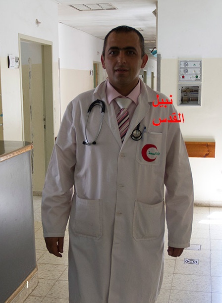 حين يكون الانسان واثقا من نفسه -  طبيب فلسطيني يعالج مرضا نادرا بمستشفى بيت جالا 1212_b10
