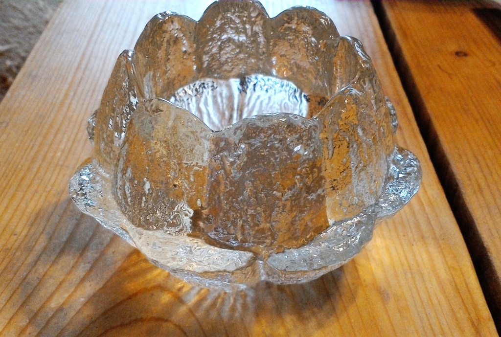 Moulded glass bowl /vase Win_2013