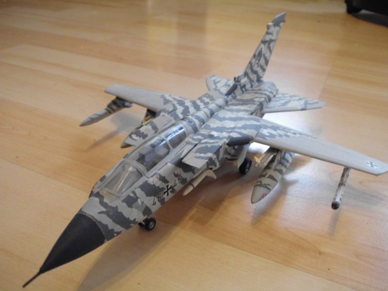 Revell Tornado ECR 1:72 "Tigermeet 2001" Dsci0010