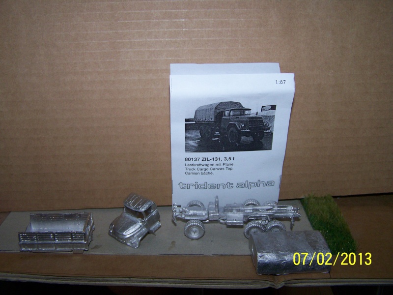 ZIL 131 NVA Lastkraftwagen mit Plane 101_2410