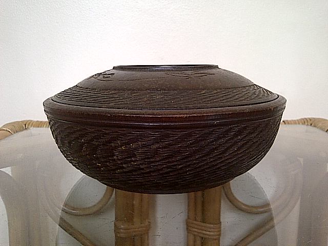  treen dish server with lid, where is this bowl with lid from? Img-2143