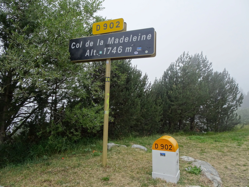 L'ours sur la Route des grandes Alpes 08-20124
