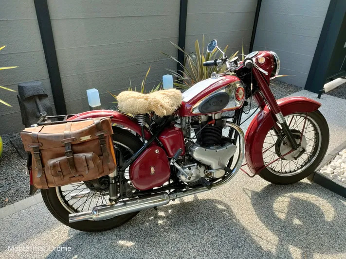 Recherche porte bagage pour BSA coulissante. 956f3310