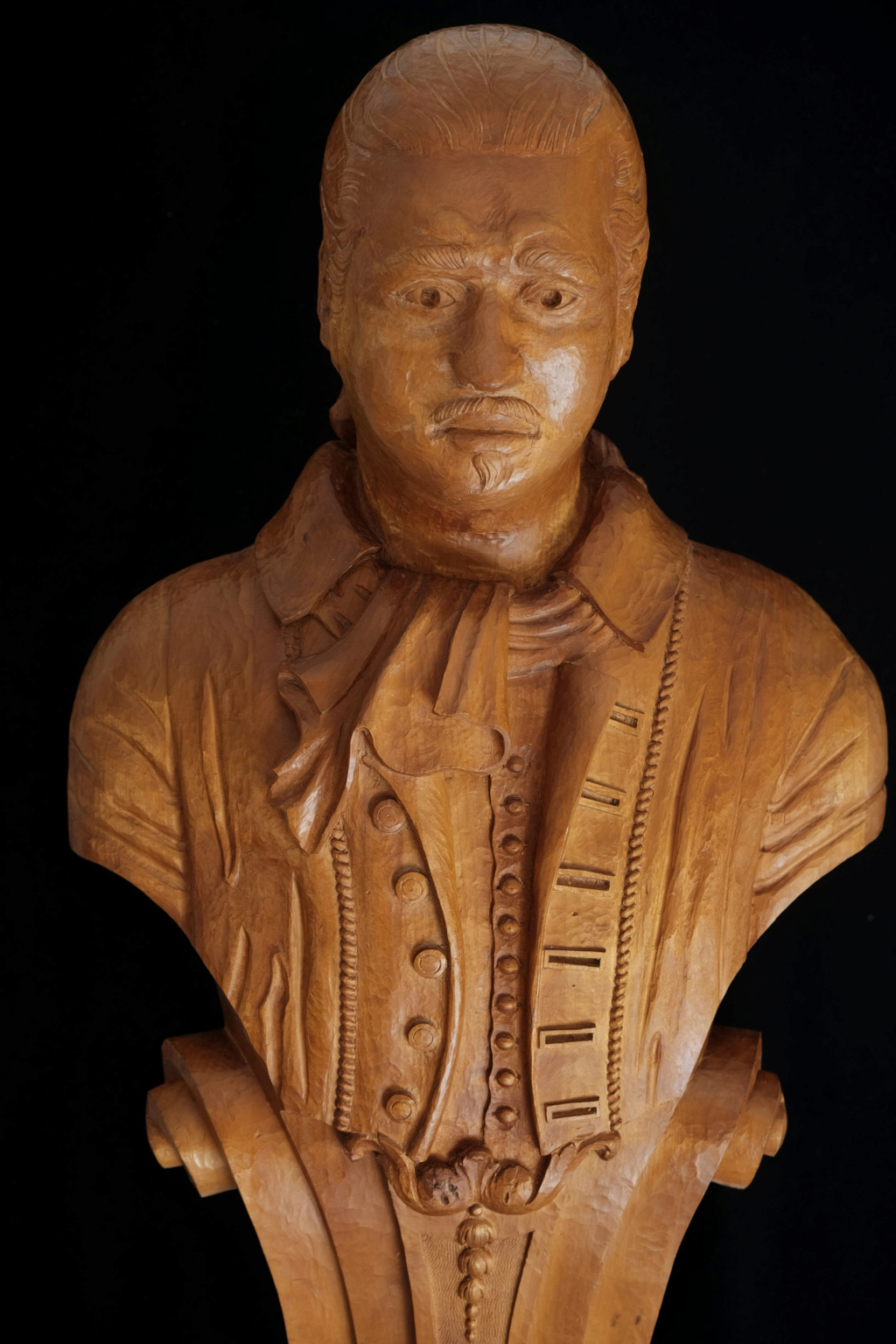Figure de proue bois  sculptée Dscf2511