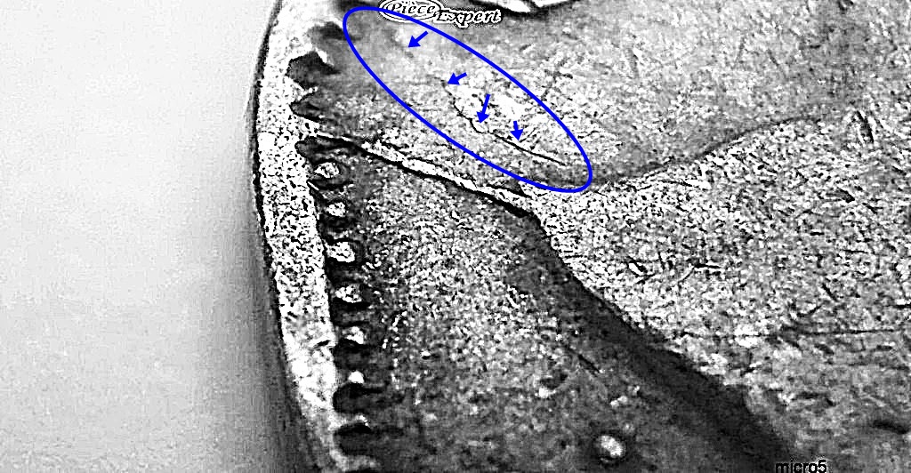 1943 - Coin Fendillé sous le buste au listel Cpe_i410