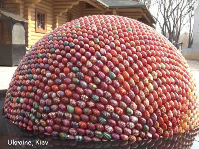 Oeufs de Pâques dans les rues du Monde * X_11296