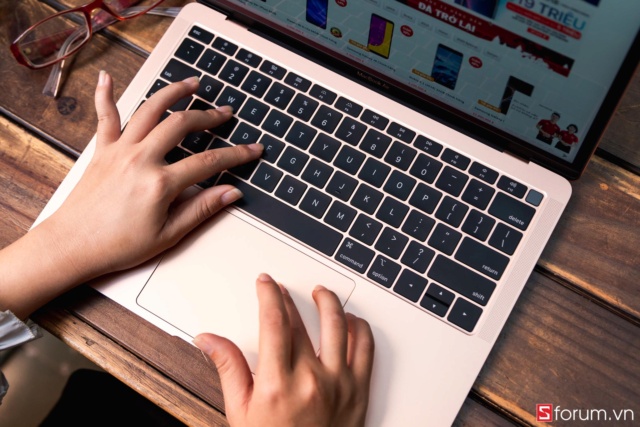 Mua MacBook: Hãy hiểu rõ cấu hình Macboo24