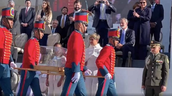 El Rey Felipe VI en la toma de posesión de Gustavo Petro. Monede10