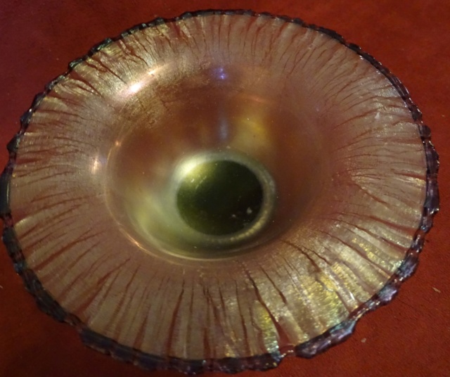 any information on this glass dish please - Okra 10306b10