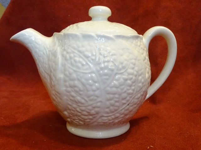 Can anyone please help with information on this small teapot 10435c10
