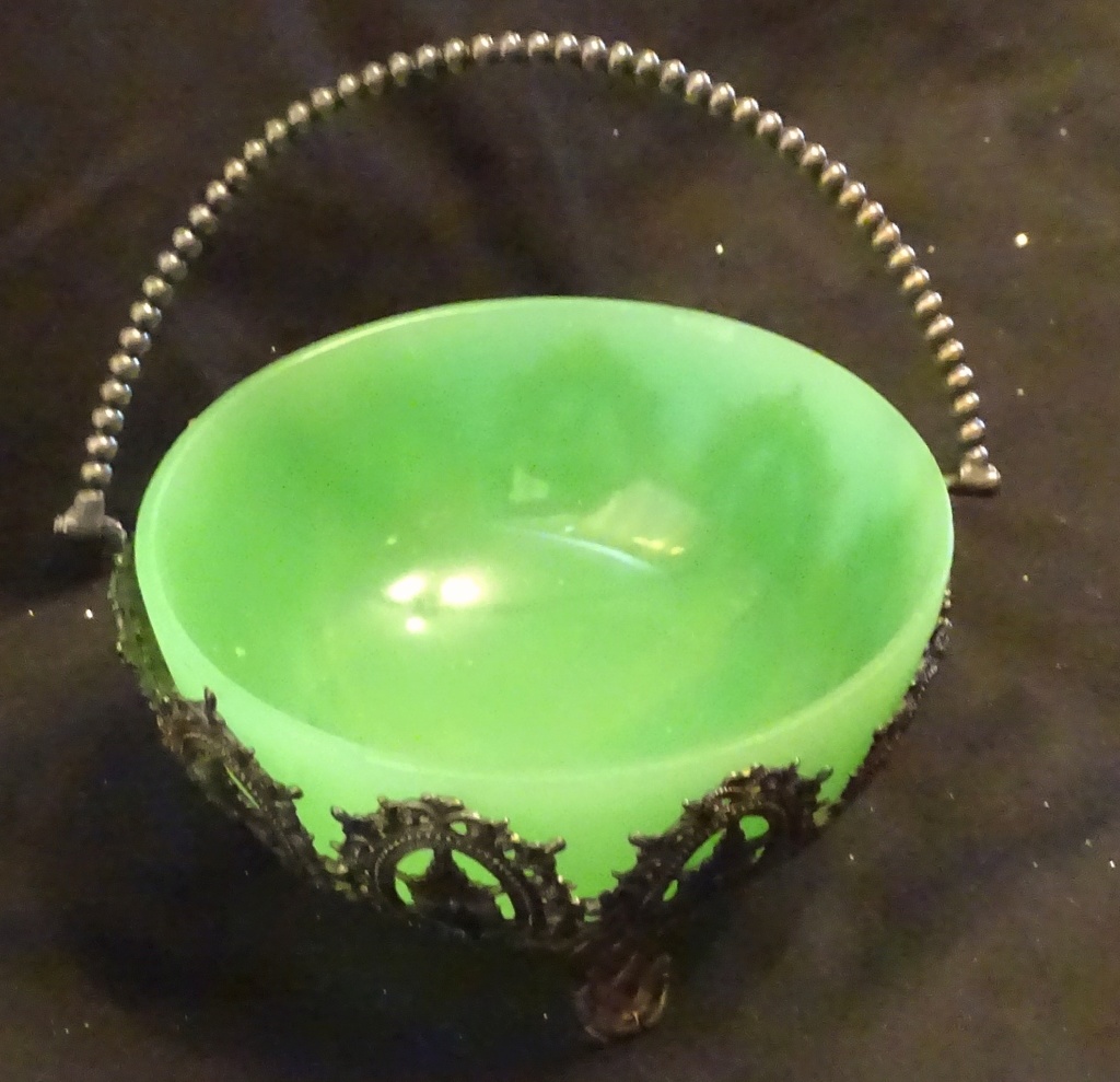 Trying to find any information regarding this bowl and Stand 665h10