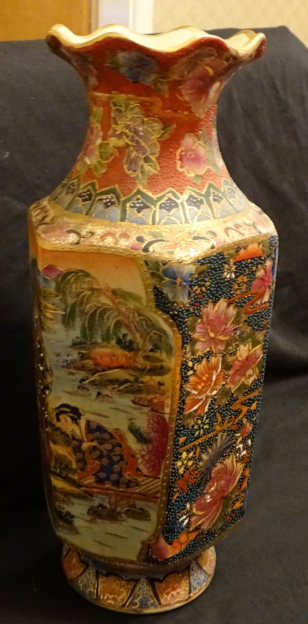 Would appreciate any help regarding this vase 677a10