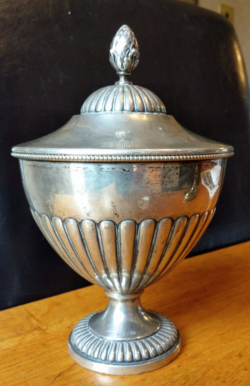 silver lidded urn by Hjertzell Olof Gunnar Sil10